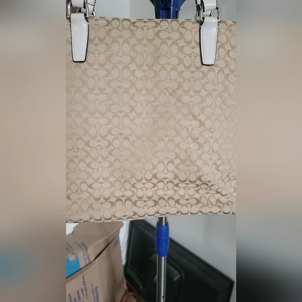Signature Coach Shoulder Bag